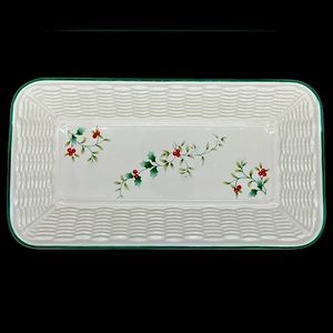 PFALTZGRAFF WINTERBERRY BASKET WEAVE Bread Basket/Tray. 12 3/8”x6 5/8” Stoneware